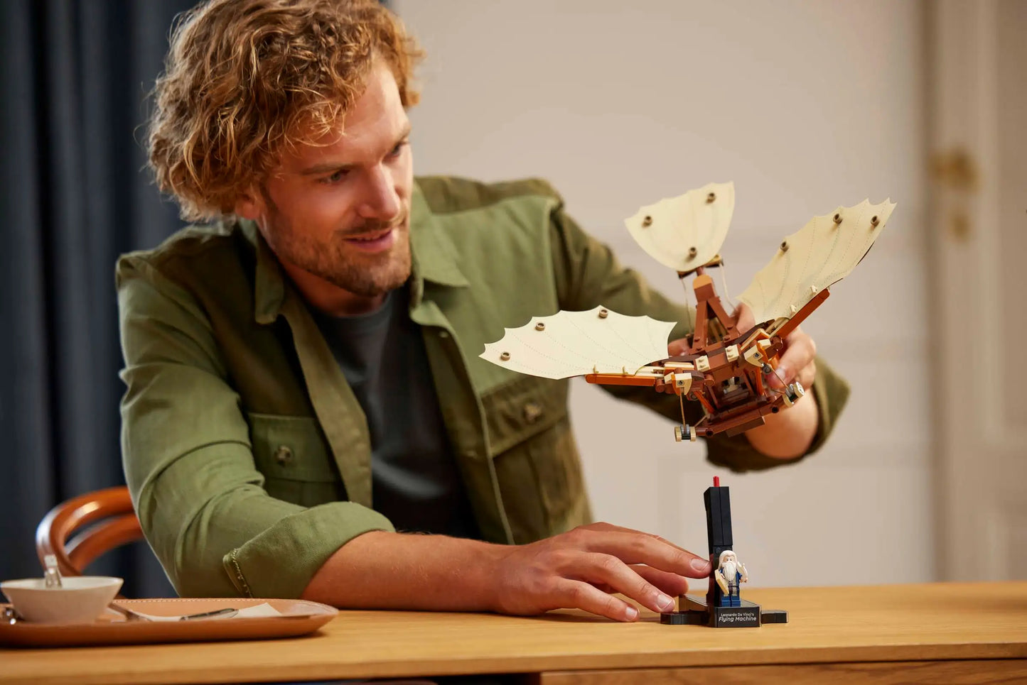 Icons: Leonardo da Vinci's Flying Machine Building Set